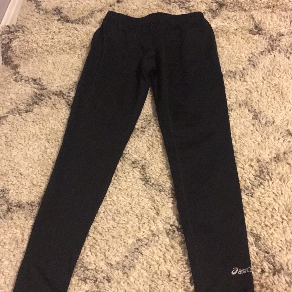 Black athletic leggings